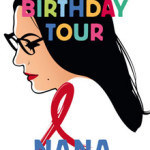 Nana Mouskoui wird 80 und geht noch einmal auf Tournee. Feuilletonscout gratuliert.