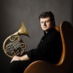 Im Jahr des Horns: Einzigartige Konzerte in der Philharmonie Berlin mit Radek Baborák und dem Sinfonie Orchester Berlin